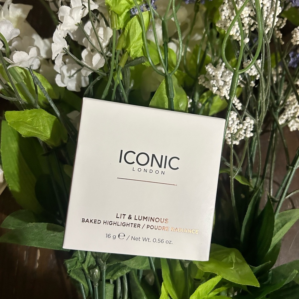 Iconic London - Lift and luminous baked highlighter